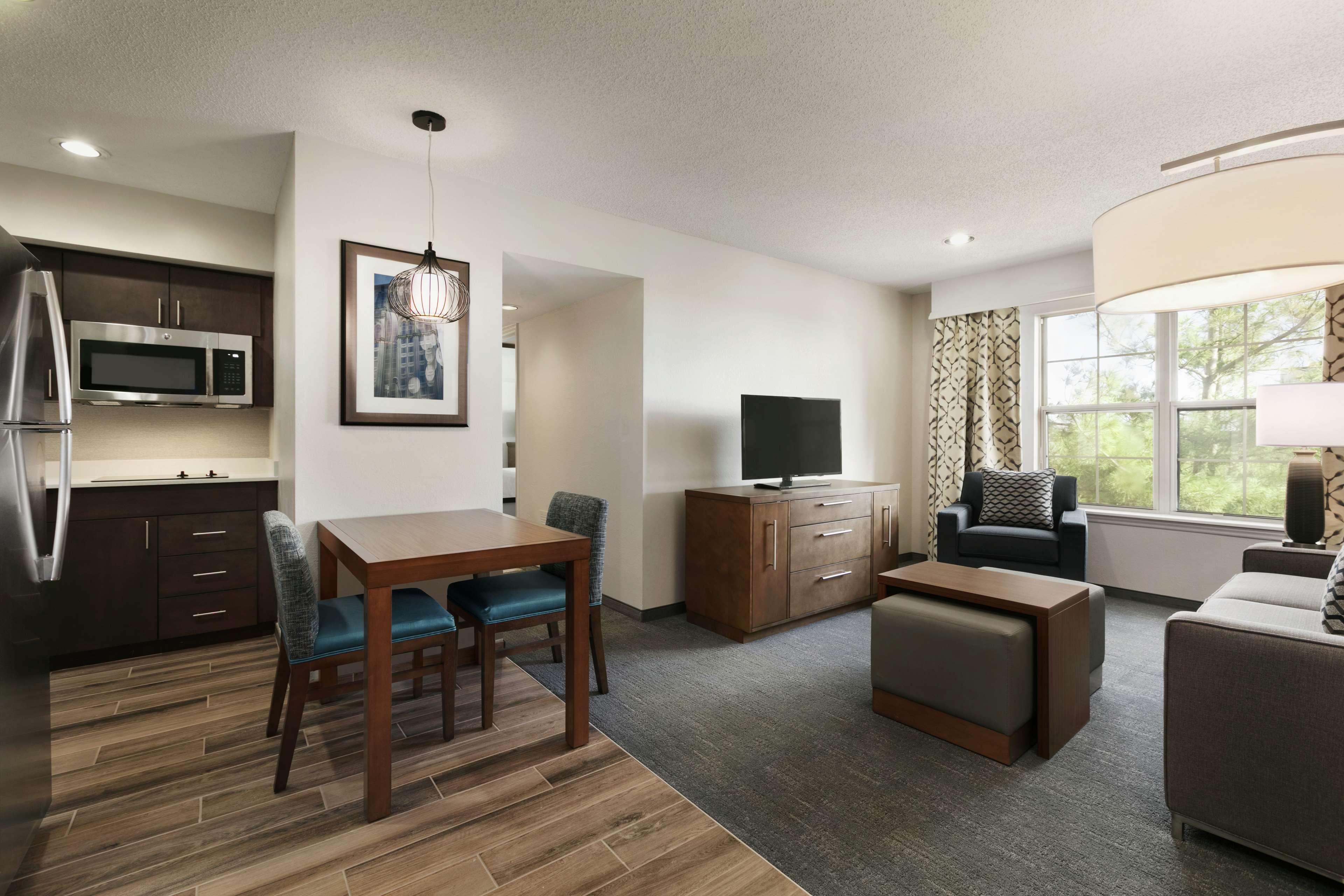 Hotel Homewood By Hilton Kansas Airport