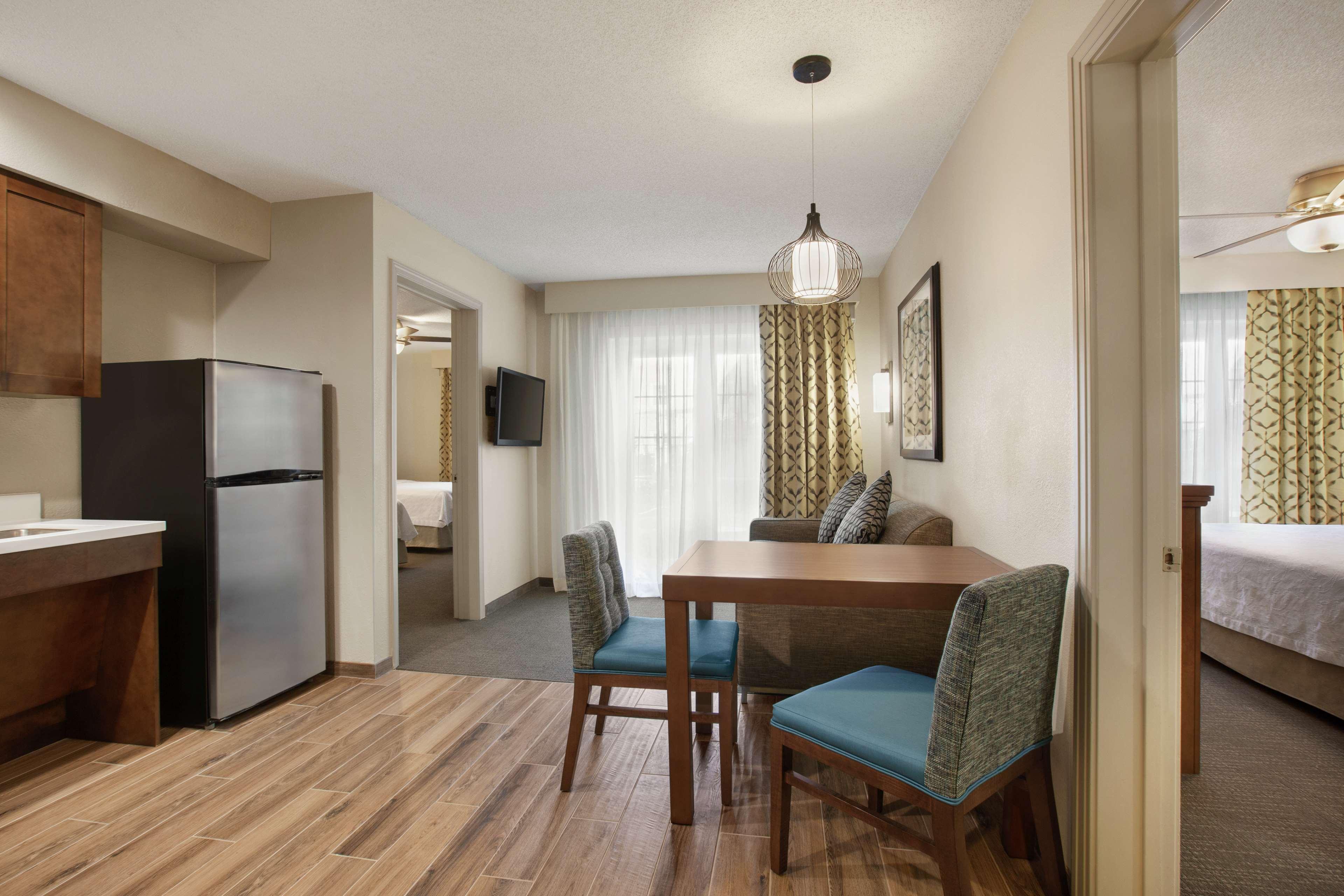 Hotel Homewood By Hilton Kansas Airport