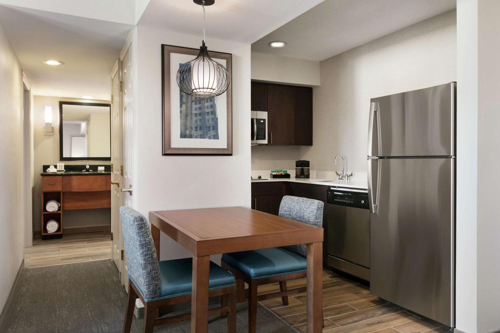 Homewood By Hilton Kansas Airport Hotel 3*