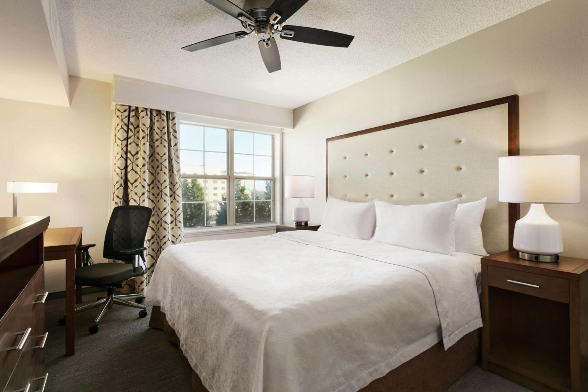 Hotel Homewood By Hilton Kansas Airport