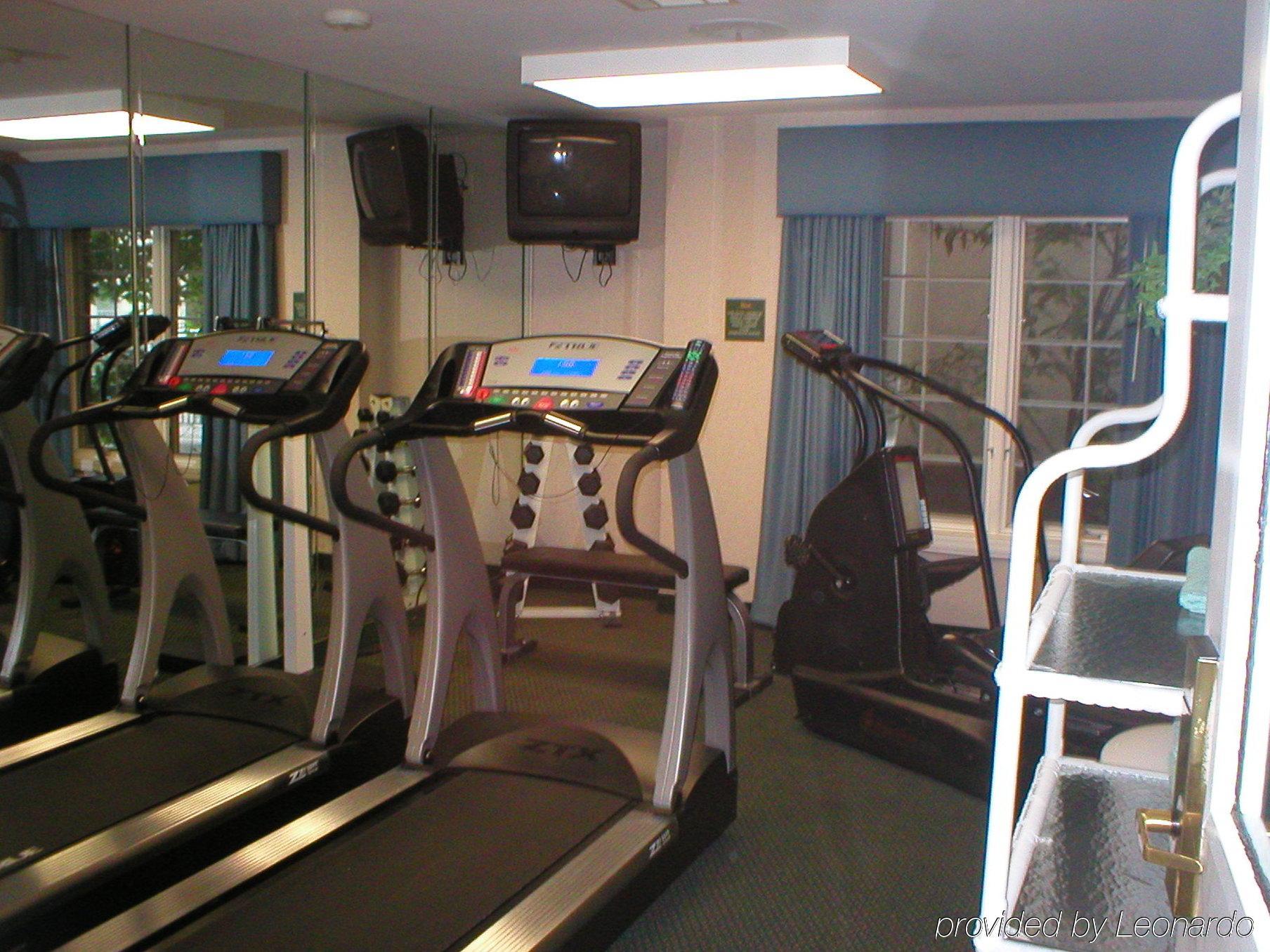 Hotel Homewood By Hilton Kansas Airport 3*