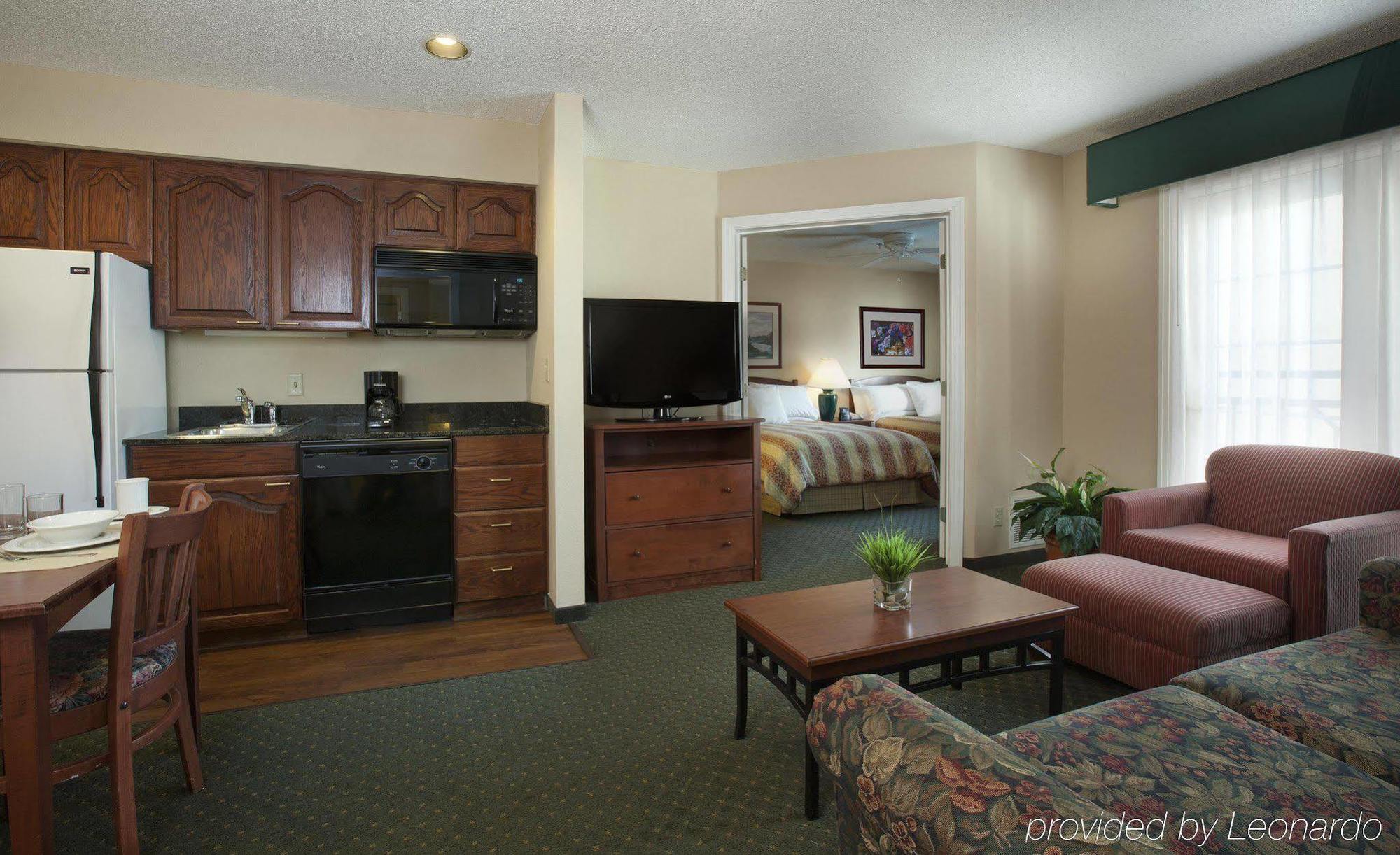 Hotel Homewood By Hilton Kansas Airport