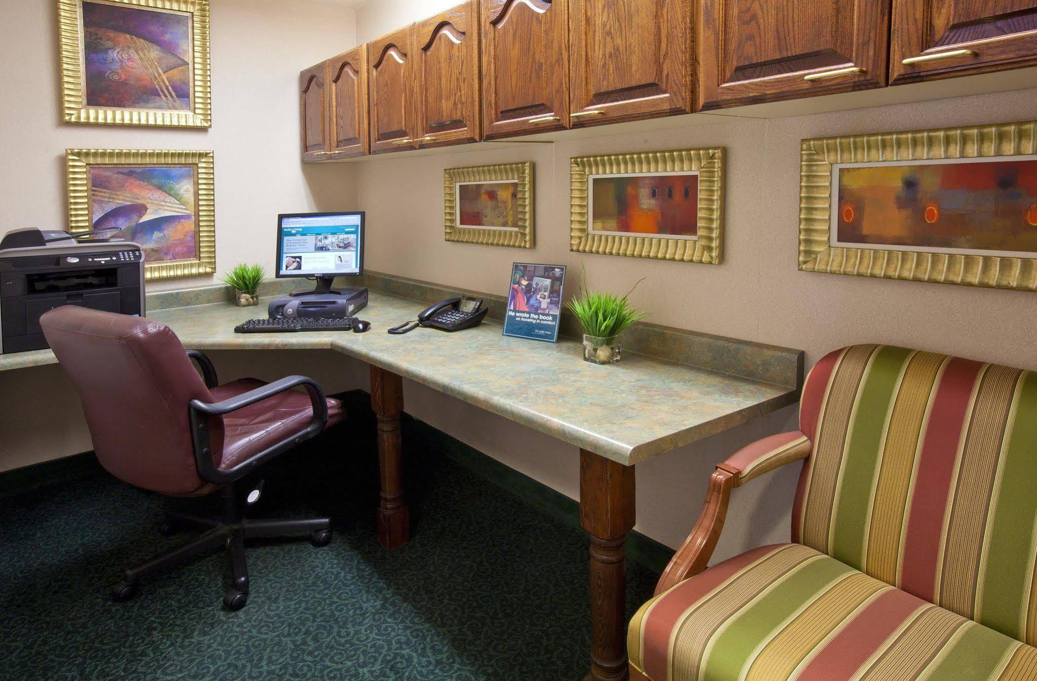Hotel Homewood By Hilton Kansas Airport 3*