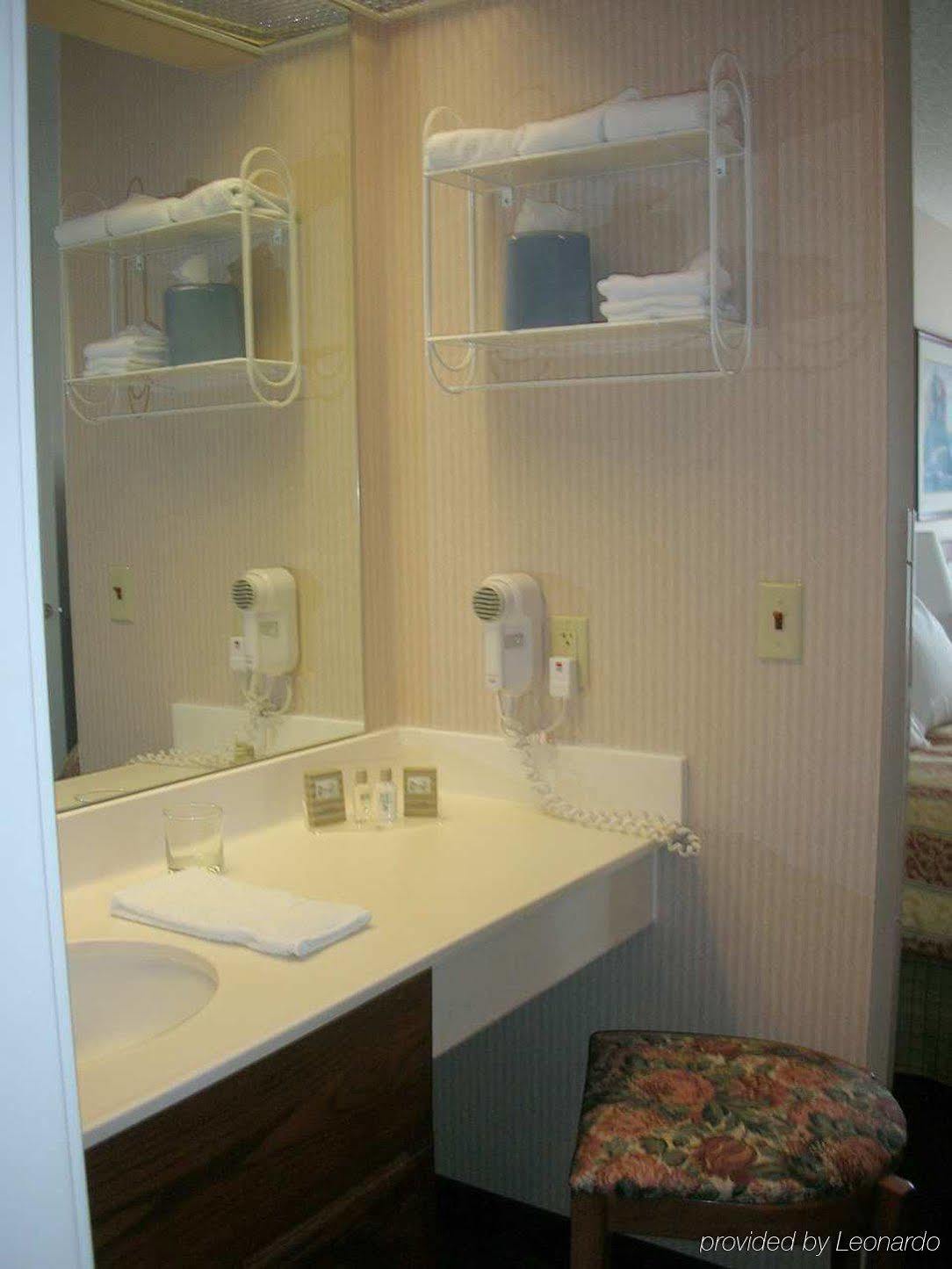 Homewood By Hilton Kansas Airport 3*